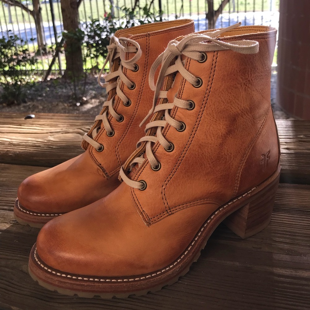 Frye Sabrina lace up combat boot size 7
